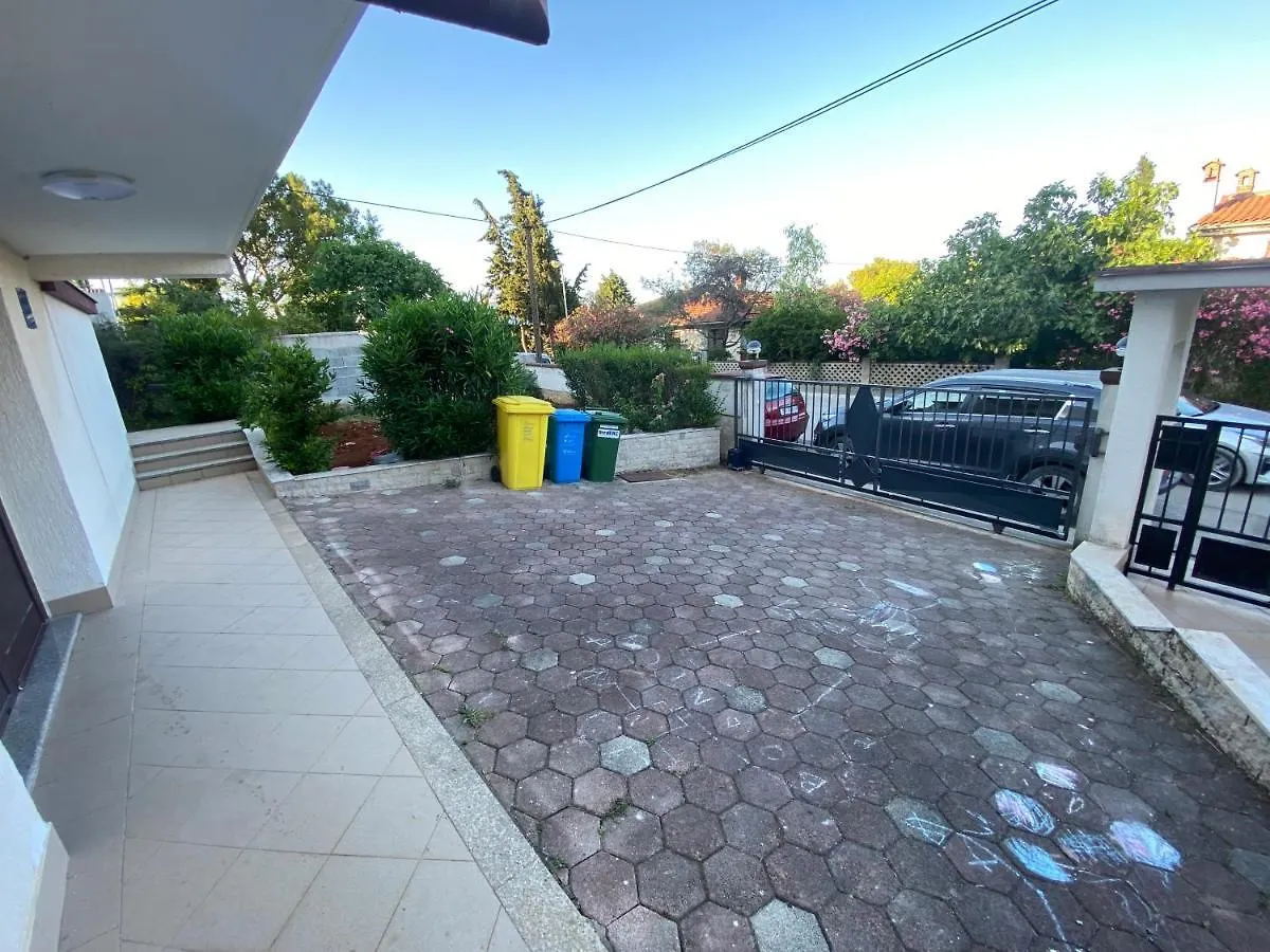 Cukon Holiday Home بريمونتيرا